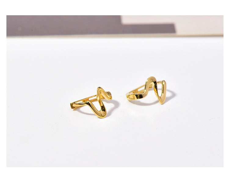 10K Gold Wave Hoop Earrings for Women - Simple Polished Heartbeat Design